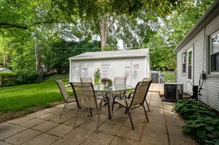 1210 Greenlawn Dr, Bloomington, IL 61701 - Photo 6