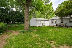 1210 Greenlawn Dr, Bloomington, IL 61701 - Photo 2