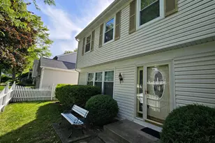 10 Mayflower Rd, Vernon Hills, IL 60061 - Photo 2