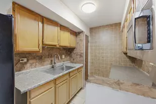 1080 Knoll Ln, Hoffman Estates, IL 60169 - Photo 6