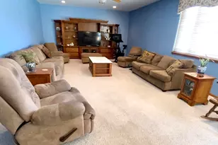 1056 Deertrail Ct, Antioch, IL 60002 - Photo 12
