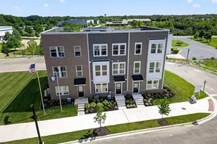 2635 Lohan Wy, Hoffman Estates, IL 60192 - Photo 2
