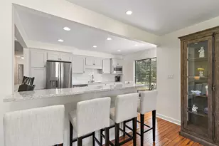 256 Thornhill Ln, Lake Barrington, IL 60010 - Photo 12