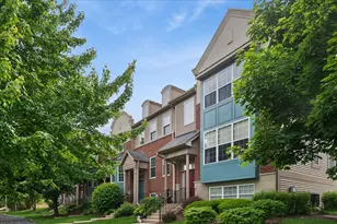 35 Thomas Ct, Grayslake, IL 60030 - Photo 2
