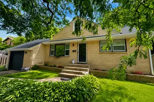 2707 Hampden Ct, Rockford, IL 61107 - Photo 2