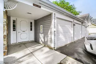1017 Auburn Ln, Buffalo Grove, IL 60089 - Photo 2