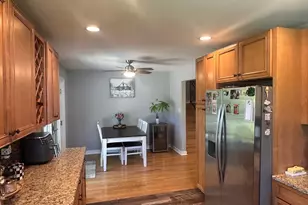 1006 Forest Dr, Elgin, IL 60123 - Photo 8