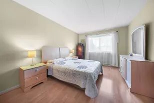 127 N Wolf Rd, Wheeling, IL 60090 - Photo 12