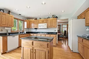 1223 Leinster Dr, Lemont, IL 60439 - Photo 8