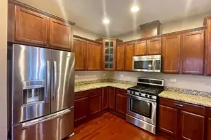 526 Grosvenor Ln, Aurora, IL 60504 - Photo 8