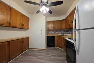 225 Gregory St, Aurora, IL 60504 - Photo 4