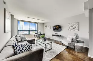 400 W Ontario St, Chicago, IL 60654 - Photo 2
