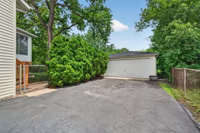 100 Shady Lane, Bolingbrook, IL 60440 - Photo 4