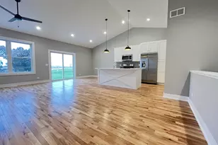 516 Cobblestone Cir, Harvard, IL 60033 - Photo 2
