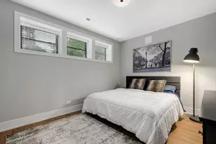 2153 W Fletcher St, Chicago, IL 60618 - Photo 36