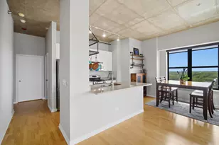 1122 W Catalpa Ave, Chicago, IL 60640 - Photo 6