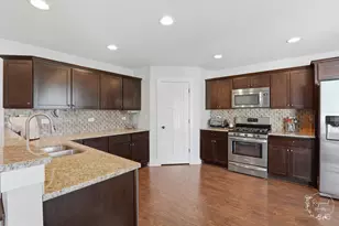434 Lantern Ct, Bourbonnais, IL 60914 - Photo 6