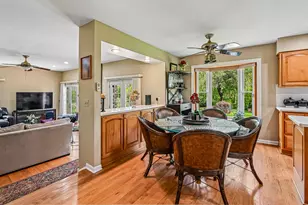 214 Carmelhead Ln, Schaumburg, IL 60193 - Photo 8