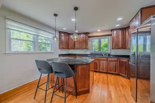 10S220 Alan Rd, Naperville, IL 60564 - Photo 6