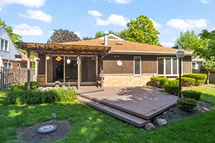 637 Oriole Ave, Park Ridge, IL 60068 - Photo 2