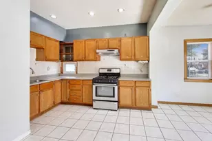 5207 N Lovejoy Ave, Chicago, IL 60630 - Photo 8