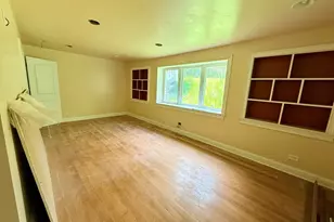 4923 W Wonder Lake Dr, Wonder Lake, IL 60097 - Photo 2