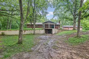 414 Gilliland Rd, Walnut Hill, IL 62893 - Photo 2
