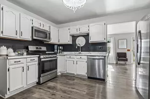 1050 Grenada Dr, Aurora, IL 60506 - Photo 6