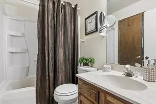 1050 Grenada Dr, Aurora, IL 60506 - Photo 10