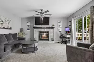 1050 Grenada Dr, Aurora, IL 60506 - Photo 8