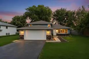 850 Gerald Ave, South Elgin, IL 60177 - Photo 2