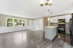 850 Gerald Ave, South Elgin, IL 60177 - Photo 8