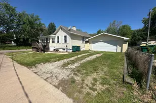102 E Grove St, Streator, IL 61364 - Photo 2