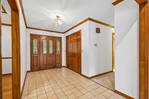 6S155 W Ridge Dr, Aurora, IL 60506 - Photo 4