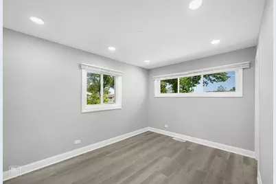 225 Bode Road, Hoffman Estates, IL 60169 - Photo 8