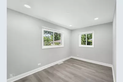 225 Bode Road, Hoffman Estates, IL 60169 - Photo 10