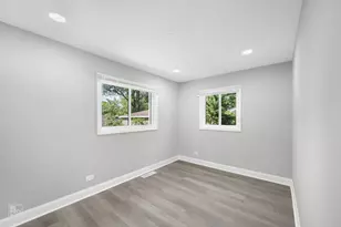 225 Bode Rd, Hoffman Estates, IL 60169 - Photo 10