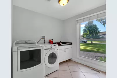 270 E Armitage Avenue, Addison, IL 60101 - Photo 10
