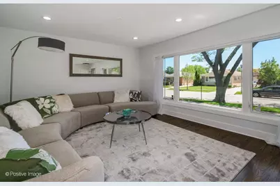 5720 Reba Street, Morton Grove, IL 60053 - Photo 2