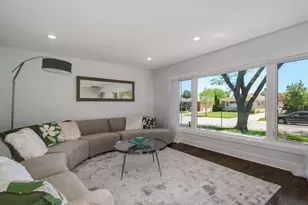 5720 Reba St, Morton Grove, IL 60053 - Photo 2