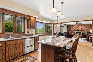 39W550 Deerpath Rd, Aurora, IL 60506 - Photo 8