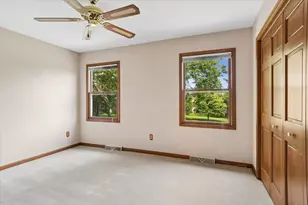 39W550 Deerpath Rd, Aurora, IL 60506 - Photo 14