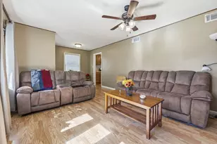 121 S Archer Rd, Mundelein, IL 60060 - Photo 4