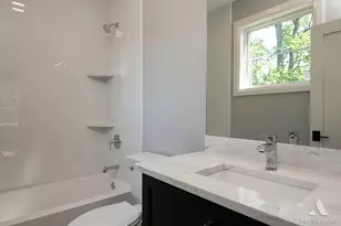 246 Holmes Ave, Clarendon Hills, IL 60514 - Photo 34