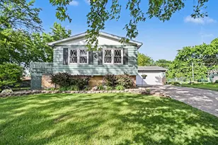 15405 James Dr, Oak Forest, IL 60452 - Photo 2