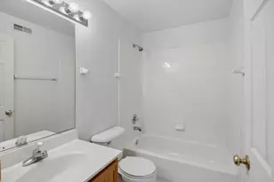 888 Riding Ln, Saint Charles, IL 60174 - Photo 16