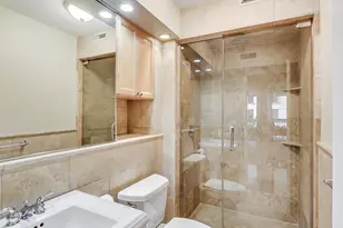 201 E Chestnut St, Chicago, IL 60611 - Photo 6