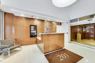 201 E Chestnut St, Chicago, IL 60611 - Photo 18