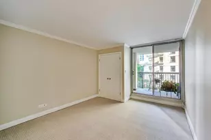 201 E Chestnut St, Chicago, IL 60611 - Photo 8