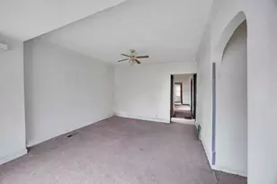 9352 S Woodlawn Ave, Chicago, IL 60619 - Photo 24